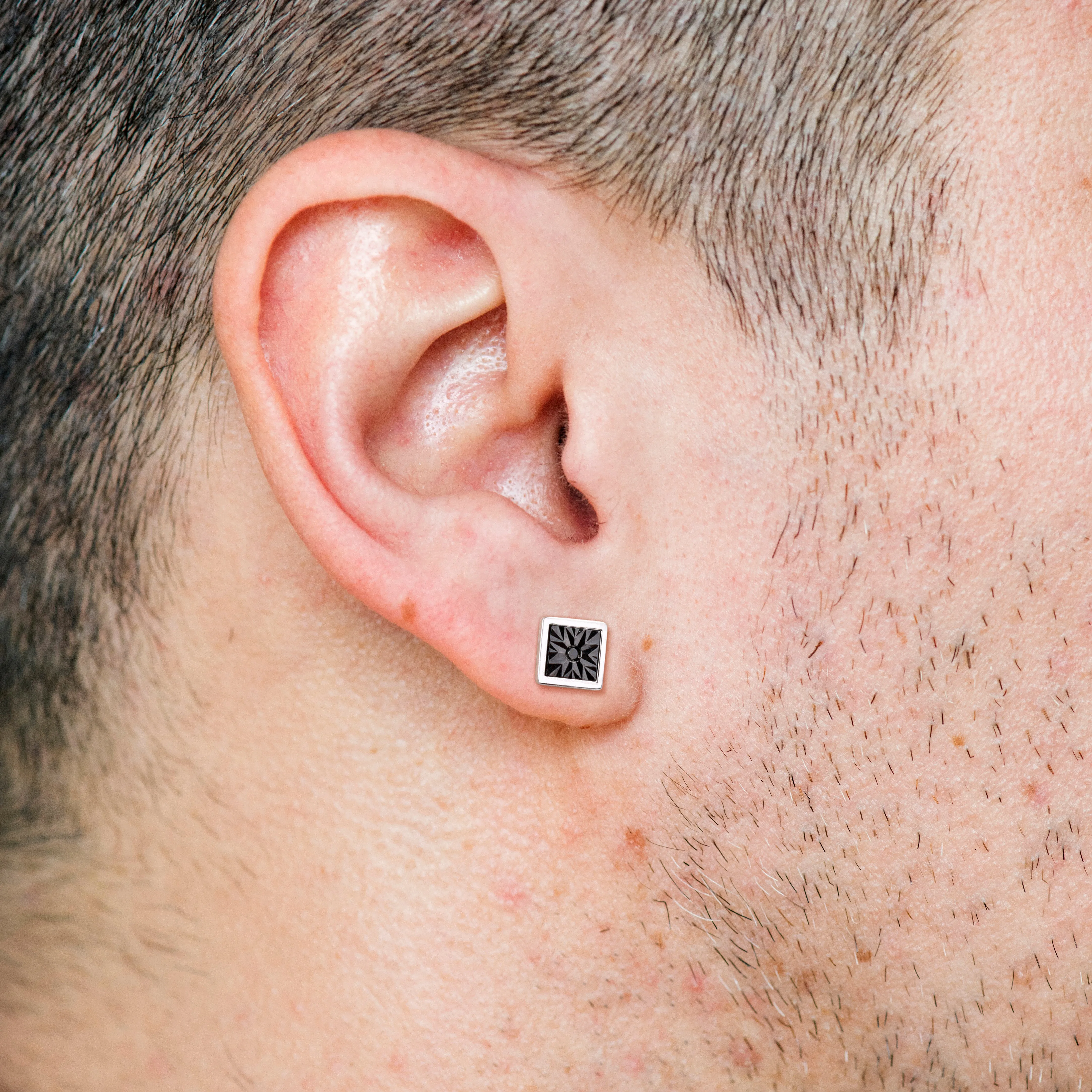 Mimi & Max Black Diamond Accent Square Men's Stud Earrings in Sterling Silver