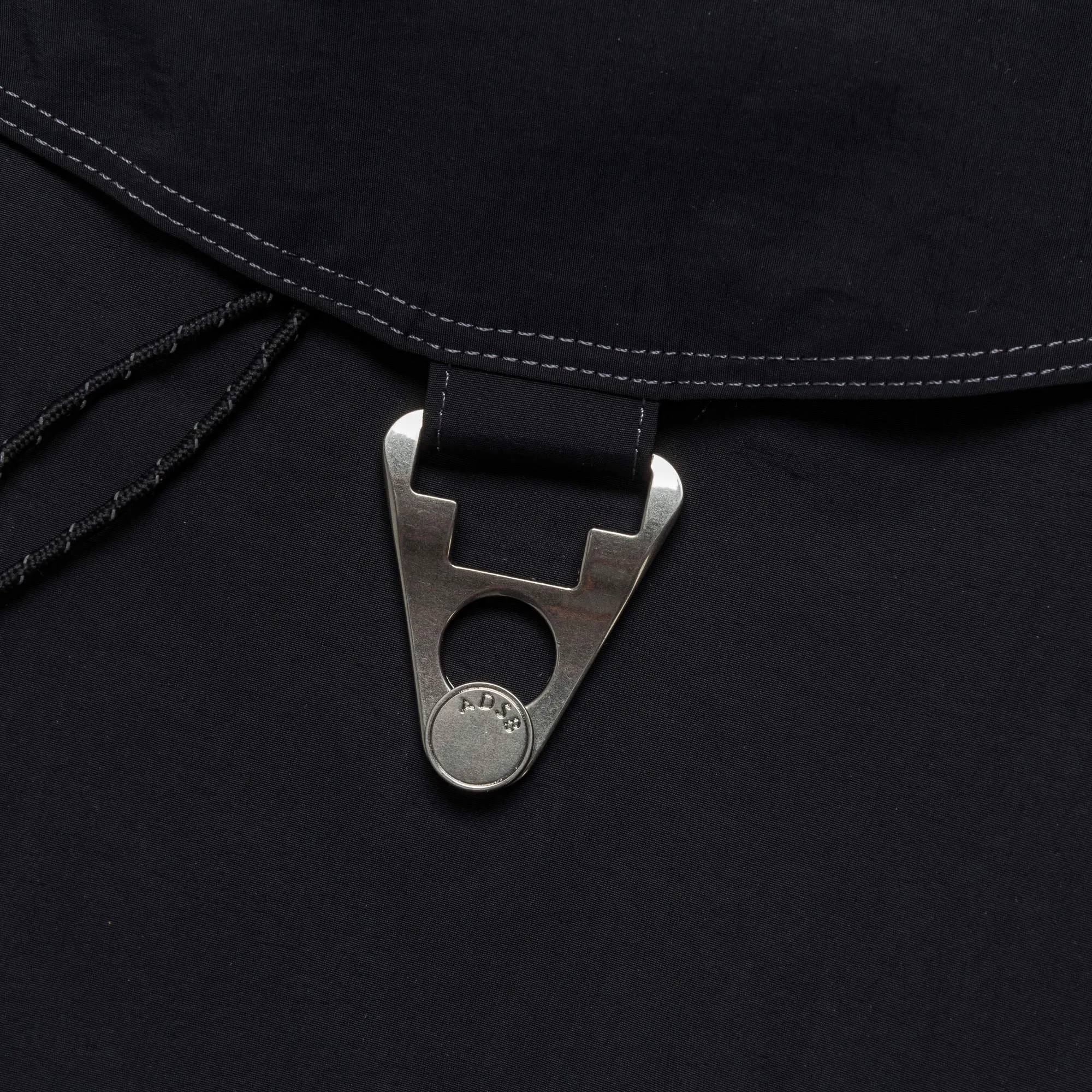Triangolo Vest Backpack - Black